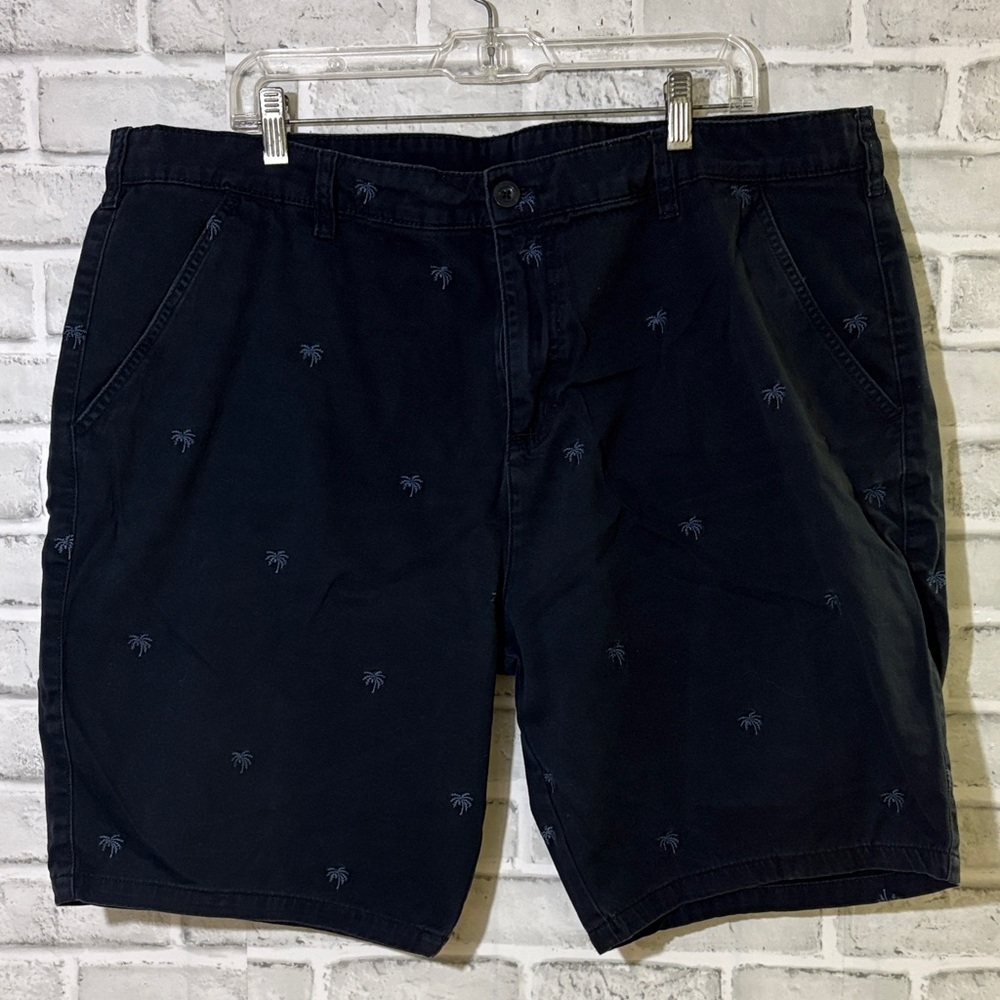 Mountain Warehouse Men's Dark Blue Palm Embroidered Flat Front Shorts, size 40